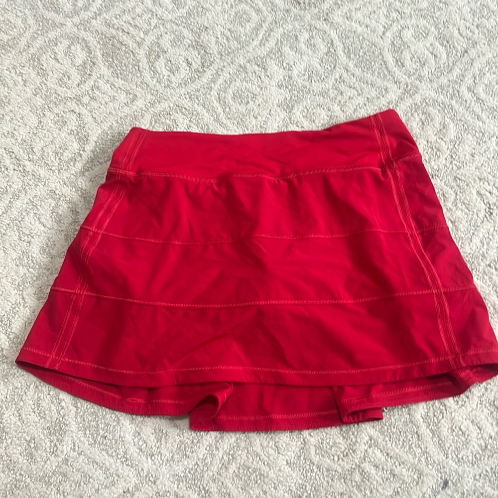 Woman’s Red Lulu lemon tennis skirt